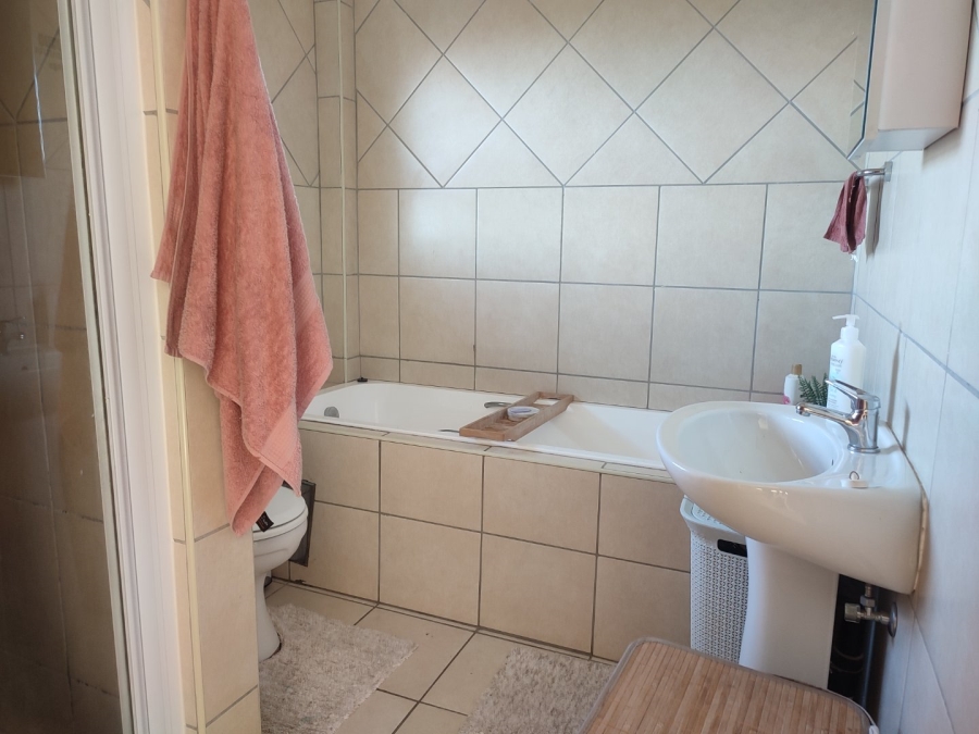 1 Bedroom Property for Sale in Generaal De Wet Free State